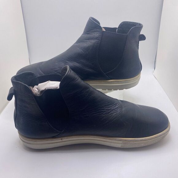 J/SLIDES Black LeatherSneakers Booties
Size 8.5 - Picture 4 of 8